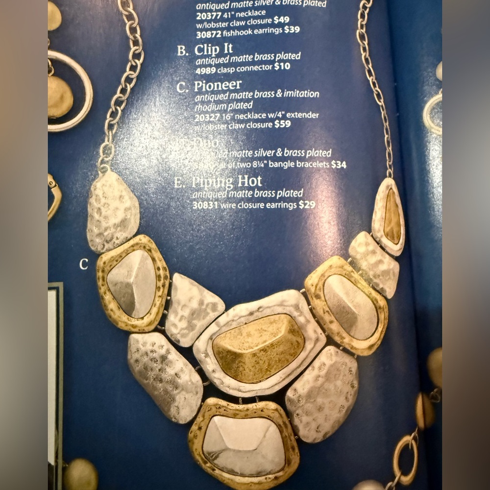 SOLD 💵Premier Designs Two Toned Bracelet - Picture 4 of 4